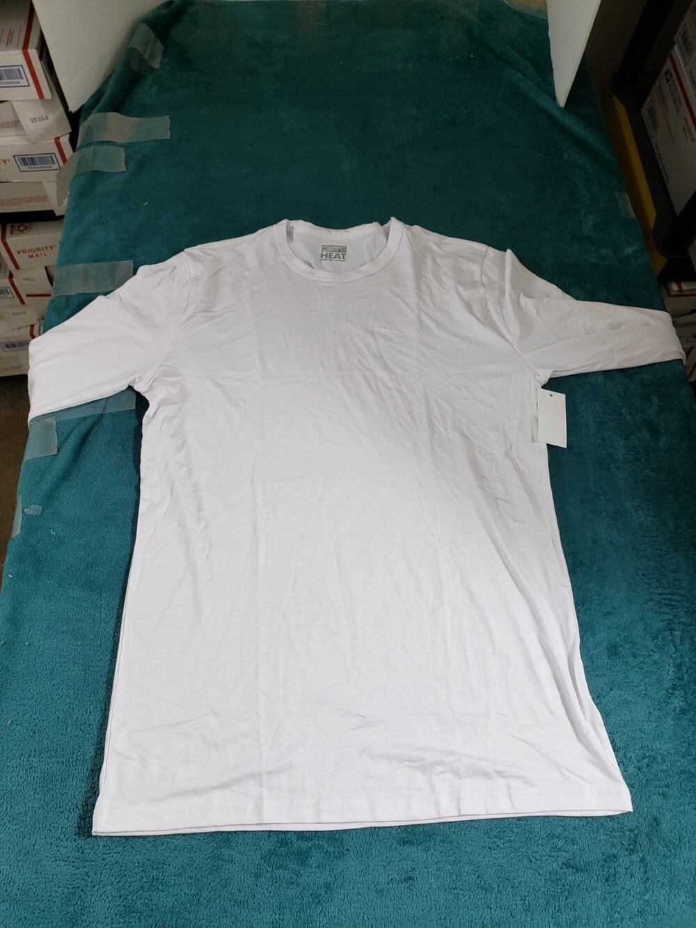 32 Degrees Shirt Size Medium Men White Tee Long Sleeve Top Lightweight Heat NWT